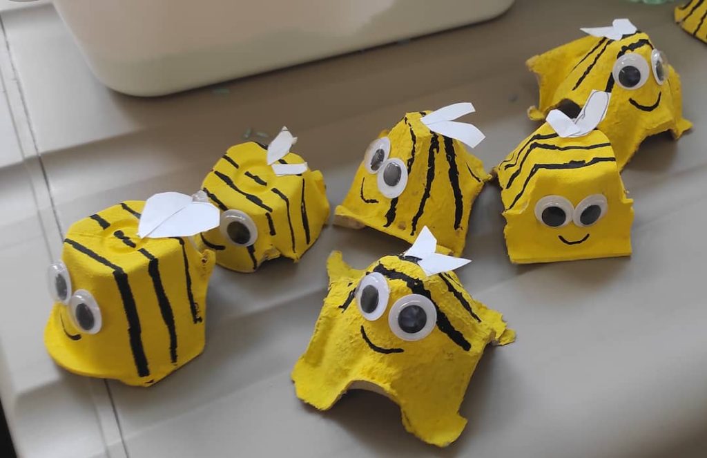 Niños_Jugando_Manualidades_1