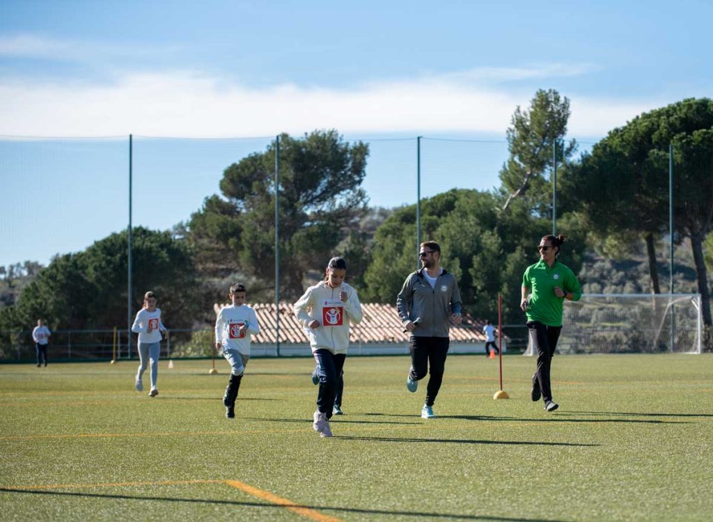 Tecnicos-deportivos-en-la-Carrera-Solidaria-Save-de-Children