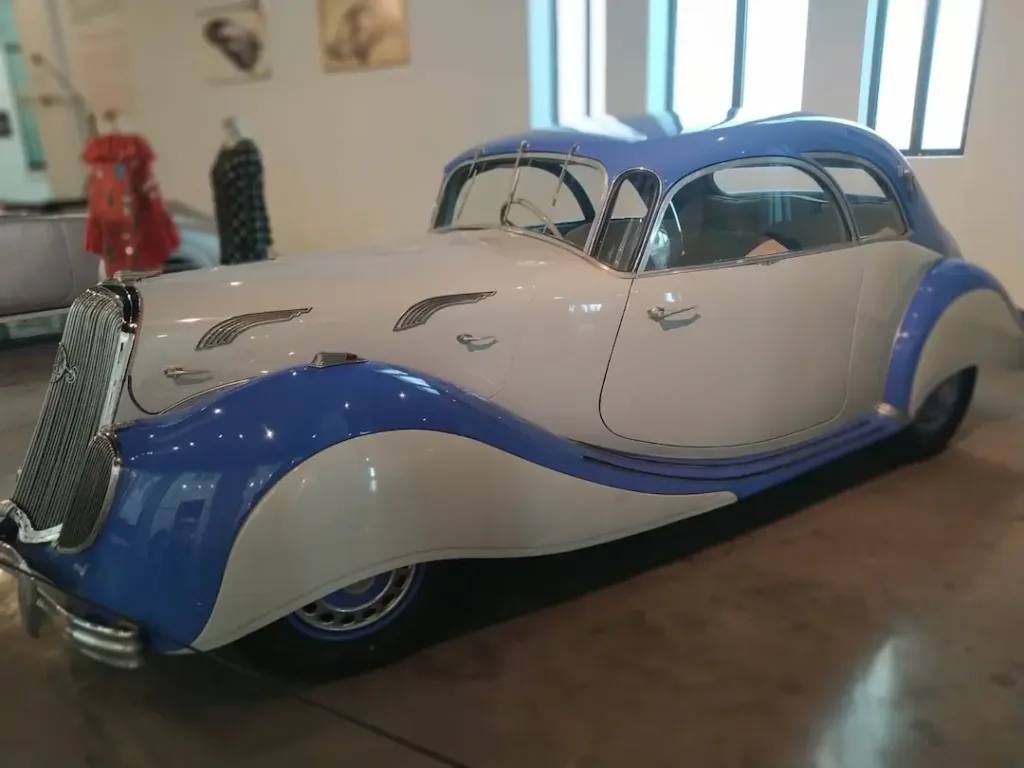 Voy a la noria - Visita al museo automovilistico