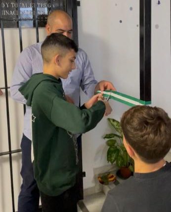 alcalde inaugurando el centro juvenil de yunquera