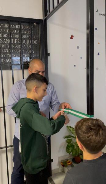 alcalde inaugurando el centro juvenil de yunquera