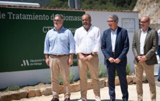 Inauguración del Centro de Biomasa de Yunquera - En la imagen, presidente de Mancomunidad, alcalde de Yunquera, presidente de la Diputación de Málaga y delegado de Medio Ambiente
